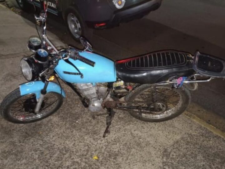 Criança é atropelada por motocicleta enquato jogava futebol