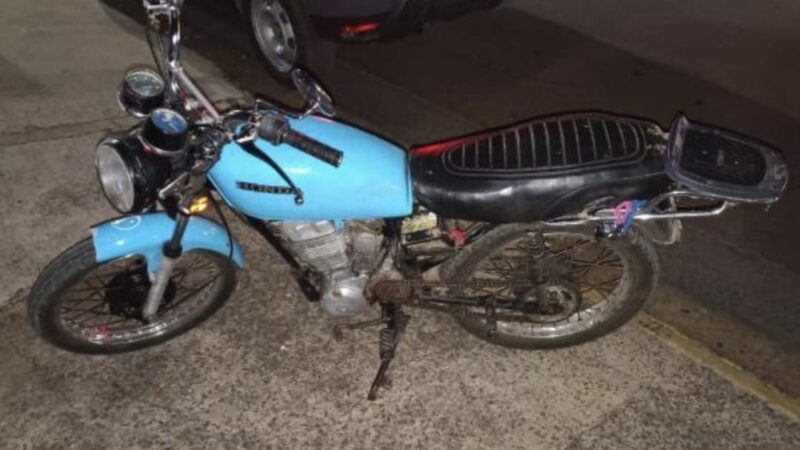 Criança é atropelada por motocicleta enquato jogava futebol
