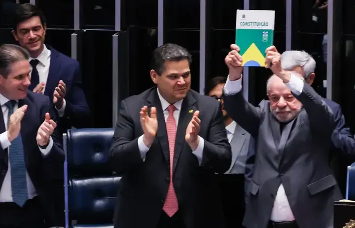 Congresso promulga emenda do fim da 6×1