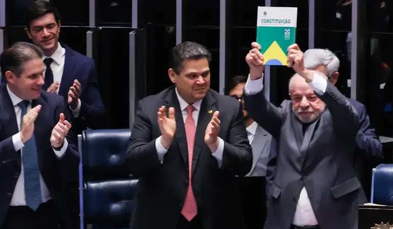 Congresso promulga emenda do fim da 6×1