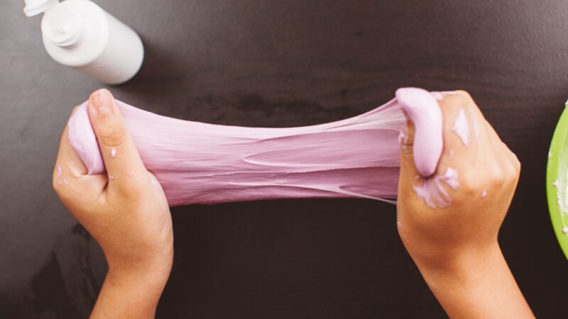Slime pode fazer mal? O que se sabe sobre os riscos para crianças